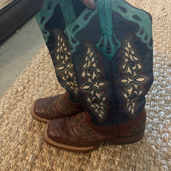 Lucchese boots https://www.lucchese.com/products/amberlyn-sienna-navy - Picture 3 of 4